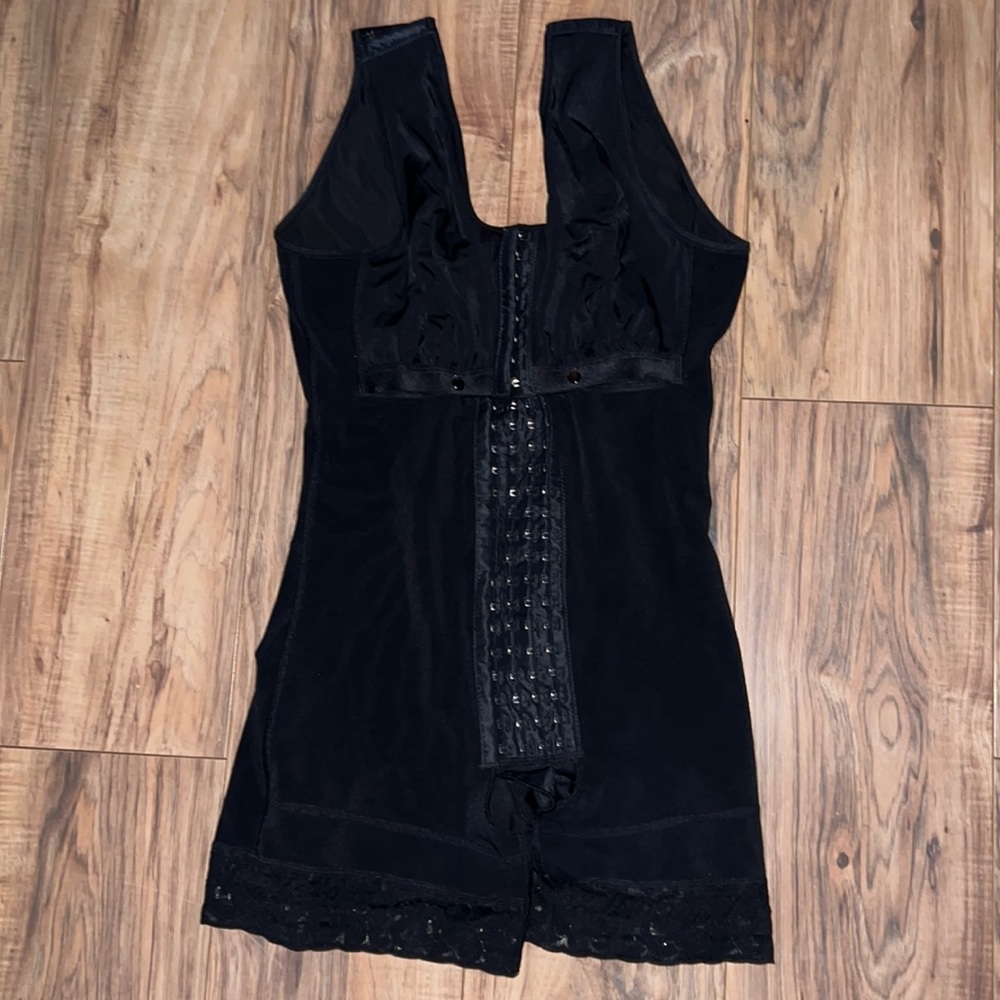 Full‎ Body Shaper